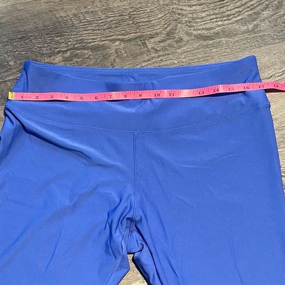 Maurice’s In Motion Periwinkle Blue Cut Out Leggings. Women’s XL Athletic Capri - Picture 4 of 6